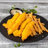 Crispy de pui cu cartofi prajiti si sos