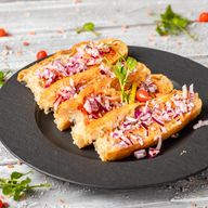 focaccia CU UNTURĂ, ceapă și pastă de ardei iute