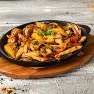 Fasii de carnuri mixte usor picante cu cartofi 250 gr.